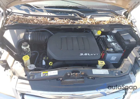 2013 Chrysler Town & Country Touring z USA, uszkodzony, nr VIN 2C4RC1BG7DR657193